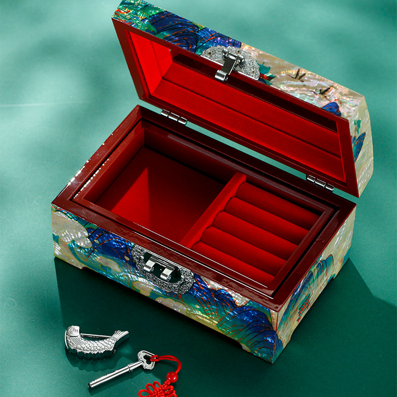 The Dreamy Treasure Box Where the Nine - colored Deer Dwells