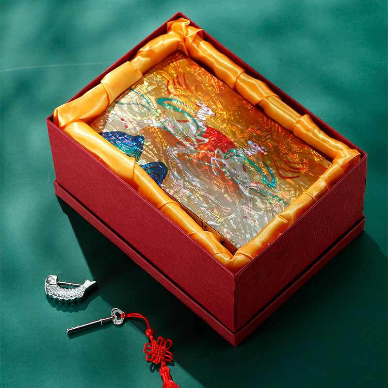 The Dreamy Treasure Box Where the Nine - colored Deer Dwells