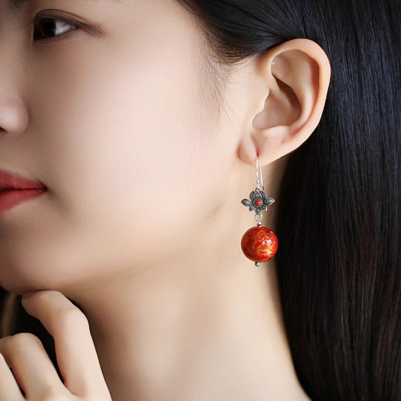 Red ancient - style earrings made of lacquer