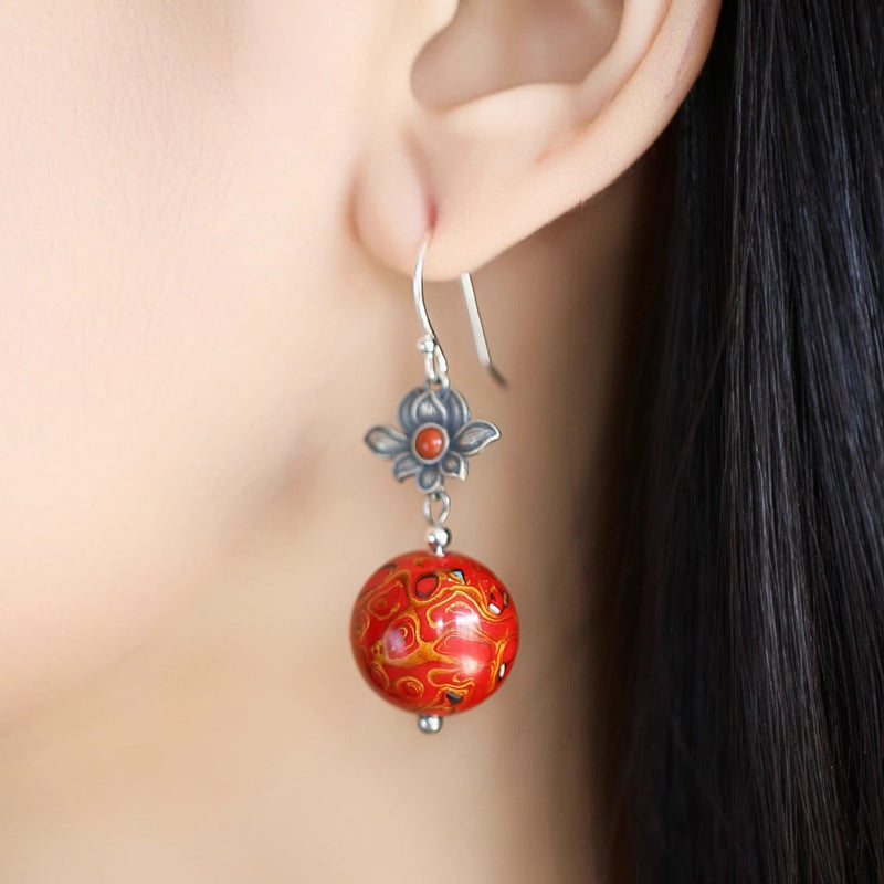 Red ancient - style earrings made of lacquer