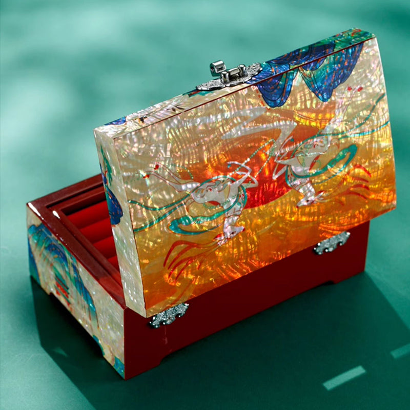 The Dreamy Treasure Box Where the Nine - colored Deer Dwells