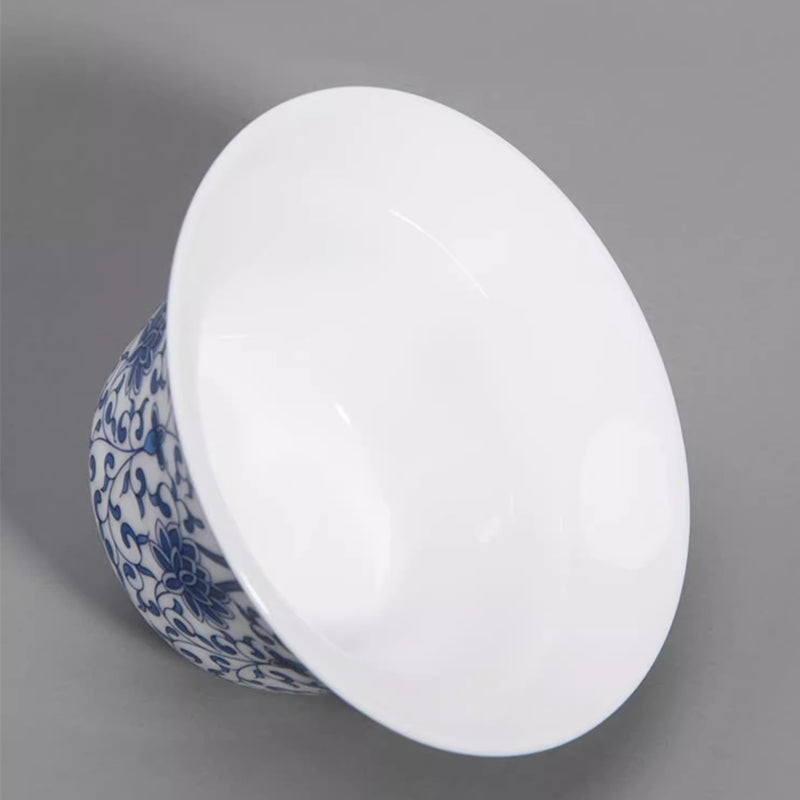 Blue and white porcelain and white porcelain lidded bowl