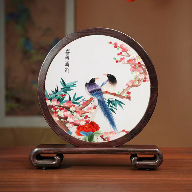 Suzhou embroidery of the auspicious and wealthy bird