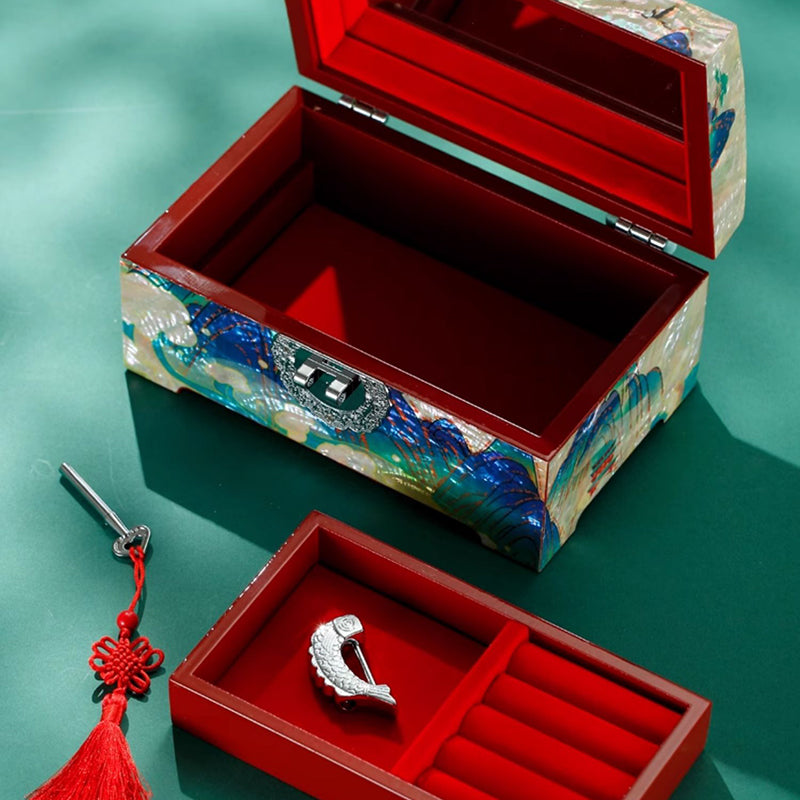 The Dreamy Treasure Box Where the Nine - colored Deer Dwells