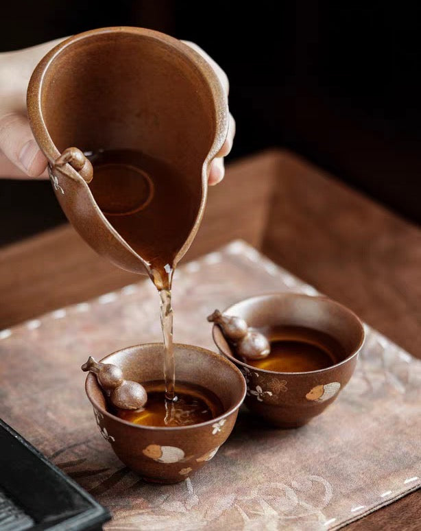 Old rock clay "Flower and Fish Play" gourd tea cup