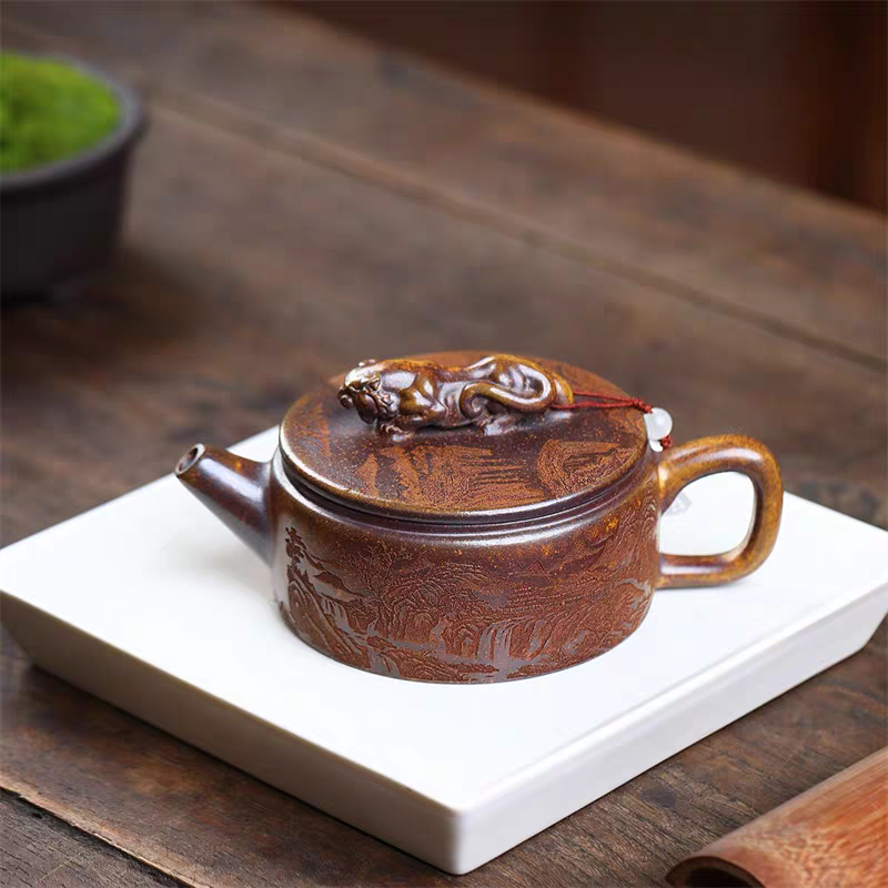 Legend Tiger Hanwa Yixing Zisha teapot
 
 