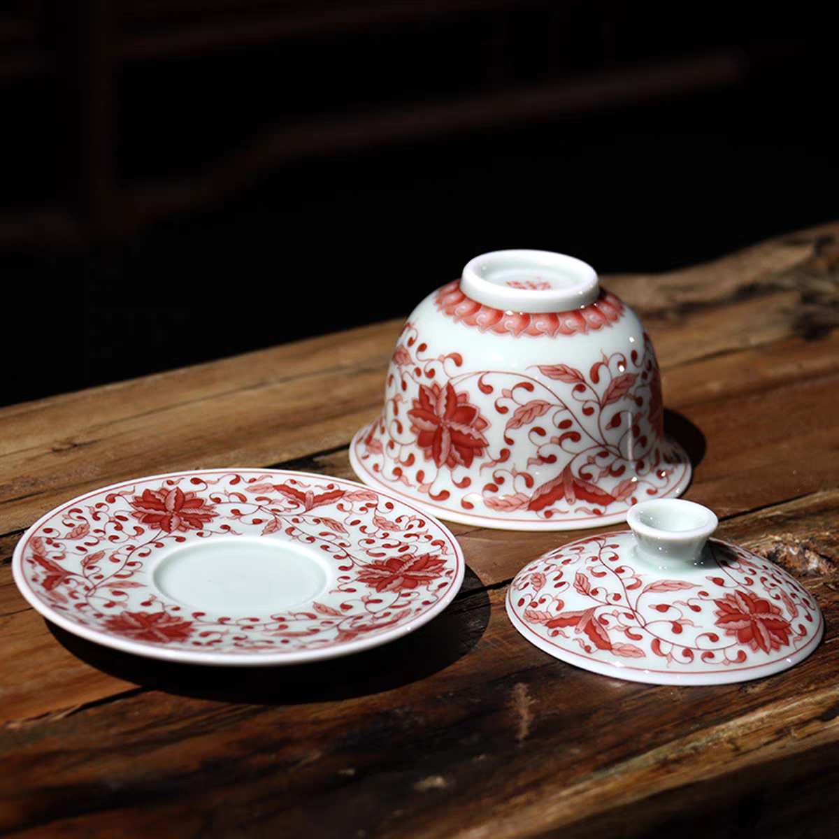 Chinese Classical Red Archaistic Blue and White Gaiwan