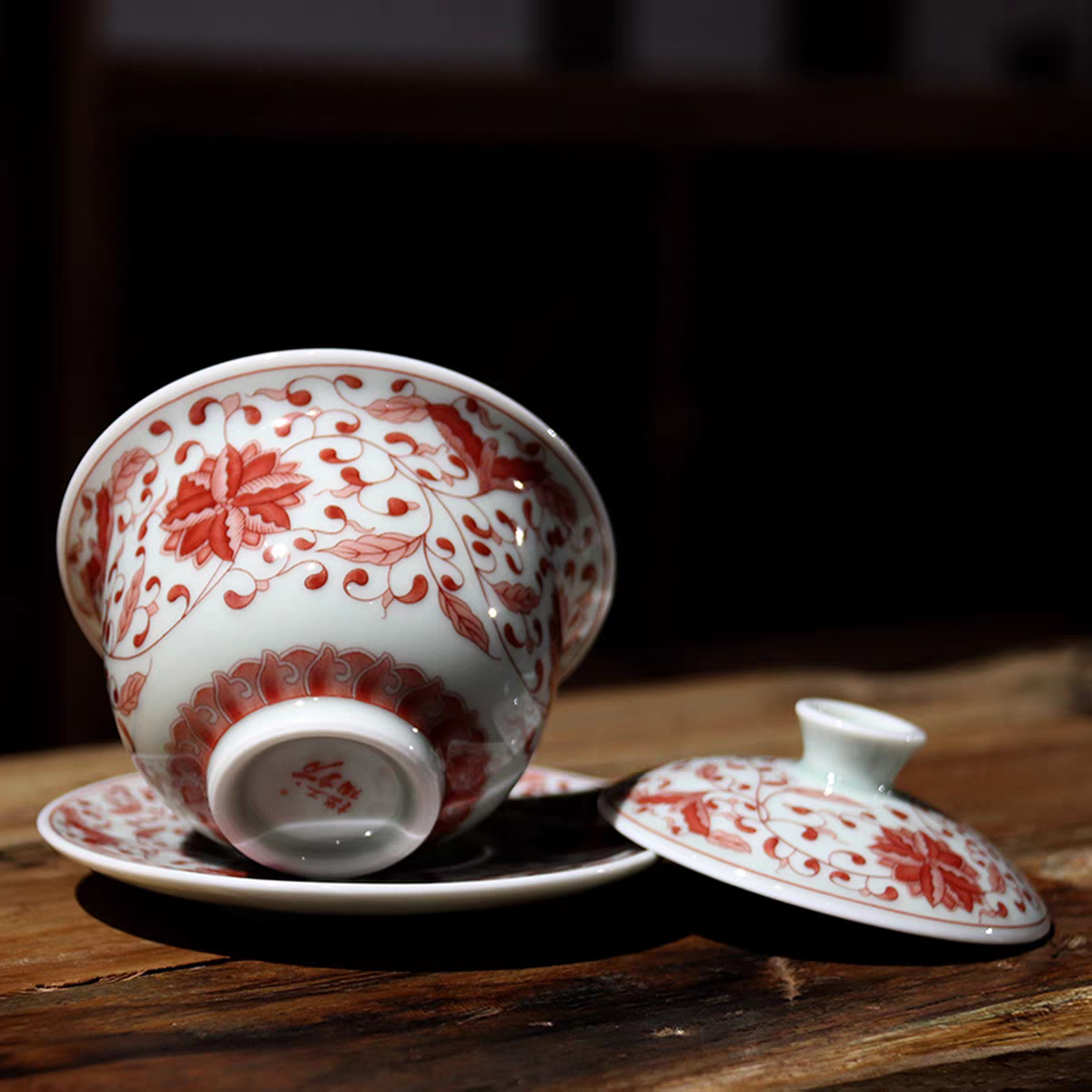 Chinese Classical Red Archaistic Blue and White Gaiwan