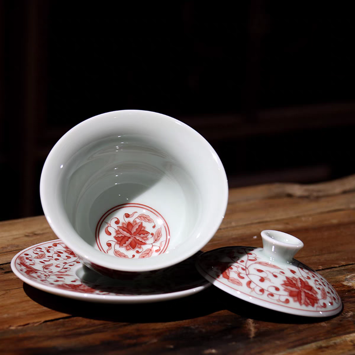 Chinese Classical Red Archaistic Blue and White Gaiwan