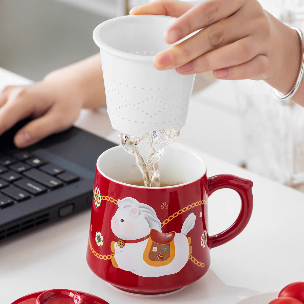 Red White Horse PorcelainTea Separation Cup: Where Traditional Chinese Elegance Meets Modern Practicality