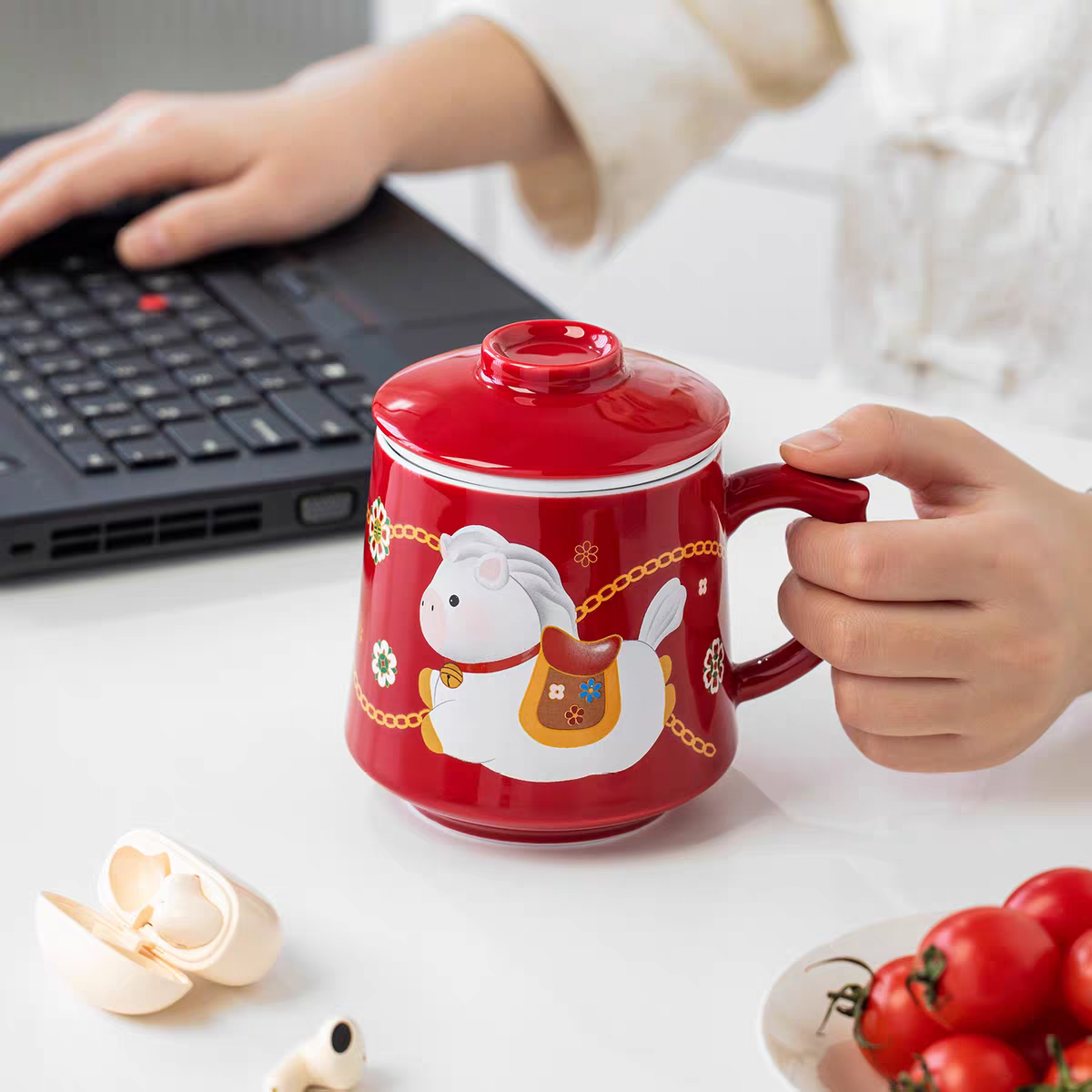 Red White Horse PorcelainTea Separation Cup: Where Traditional Chinese Elegance Meets Modern Practicality